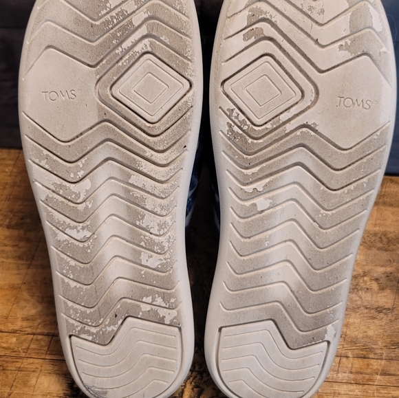 TOMS Mallow Crossover Sandals - Picture 2 of 2